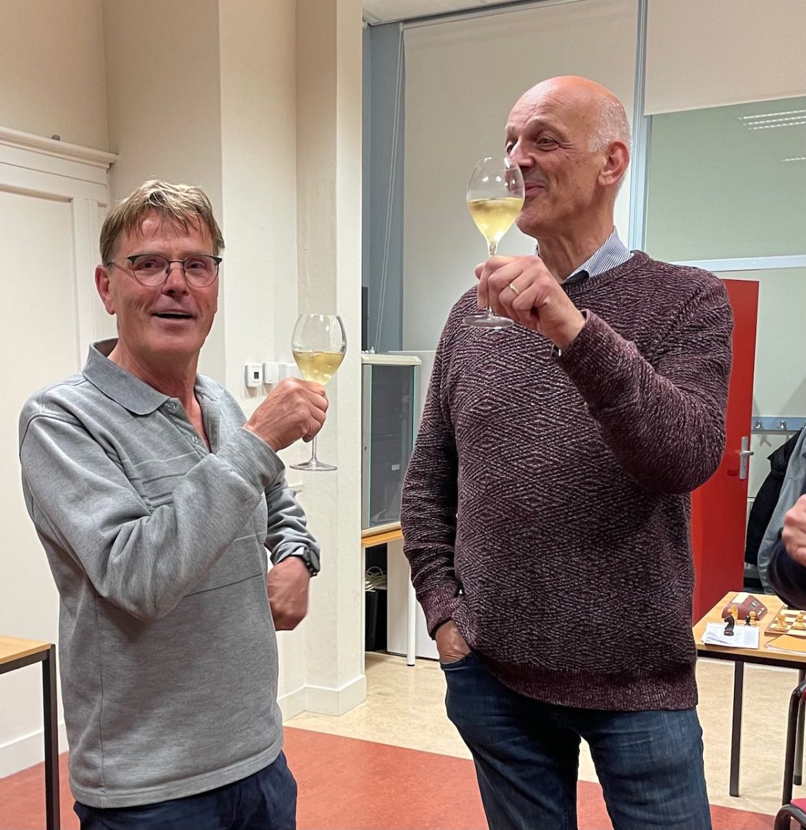 Vz Paul feliciteert Frank met het clubkampioenschap