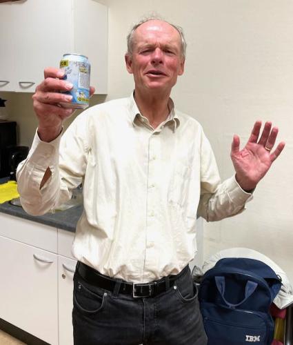 Overweldigd door de paparazzi: 'No more pictures please!'