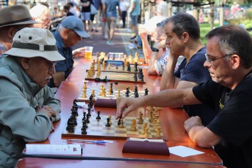 Oudste deelnemer (li)