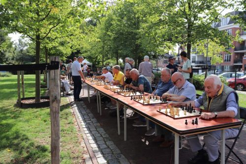 Tegen John van der Wiel (simultaan), jubileumtoernooi 100 jaar SSC